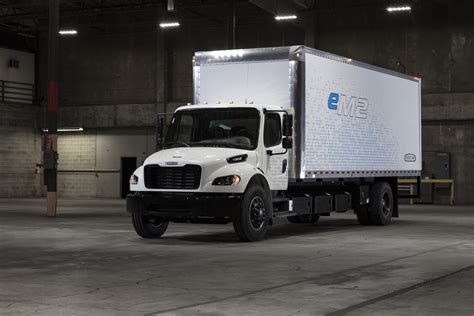 freightliner electric box truck